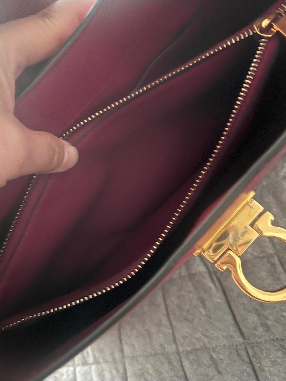 Authentic Ferragamo Trifolio Leather Shoulder Bag Raspberry Red gold Gancini - Picture 11 of 14